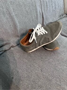 Woman size 8 The Root Collective Jessie Gray Suede Casual Sneakers